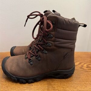 Keen women’s Greta waterproof boots size 8
